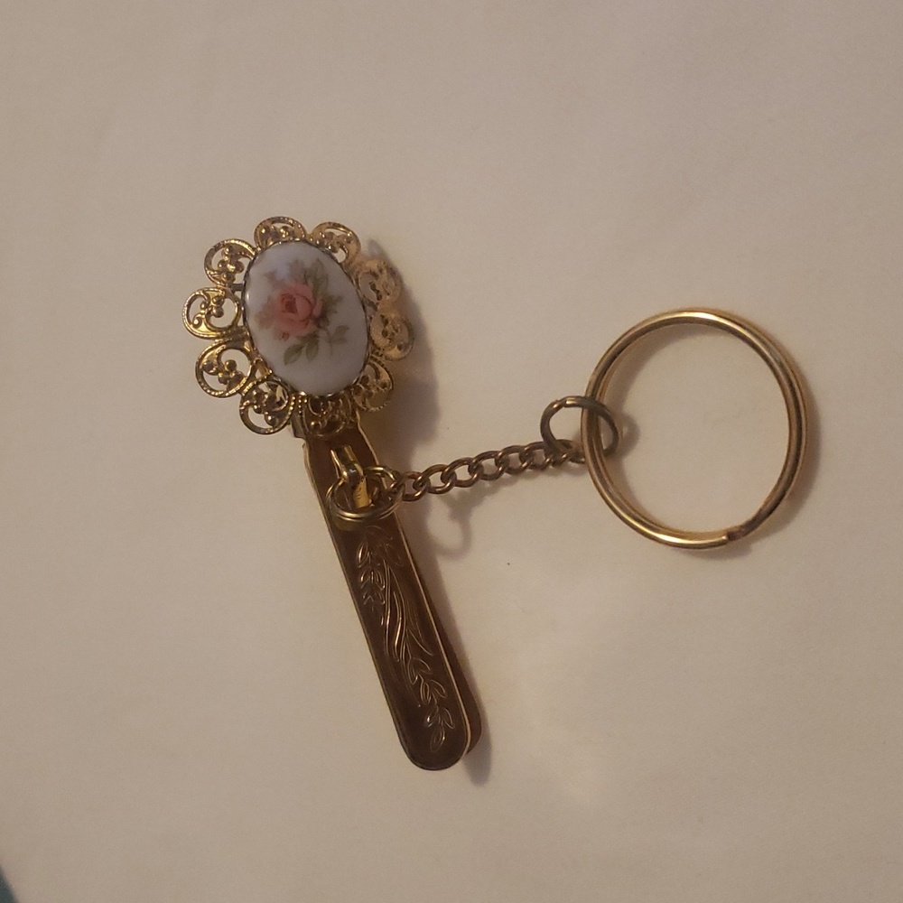 KINGS Key Finder LA Purse Clip and Key Fob Rose Cameo Design